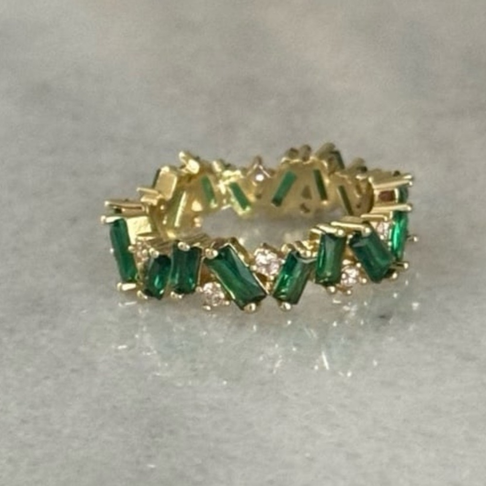Gold Green Crystal Stacked Ring
Brand New
Size 7 - Picture 4 of 4